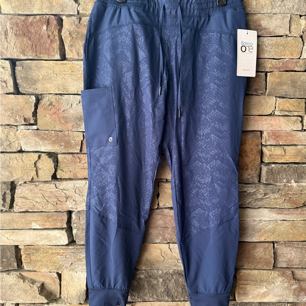 NWT NIP Women’s Barco One Snakeskin Scrub Joggers M Petite